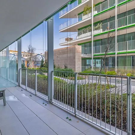 Modern 2bdr With Garage By Lovelystay 리스본