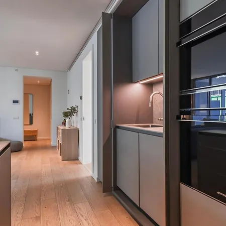 Modern 2bdr With Garage By Lovelystay Appartamento
