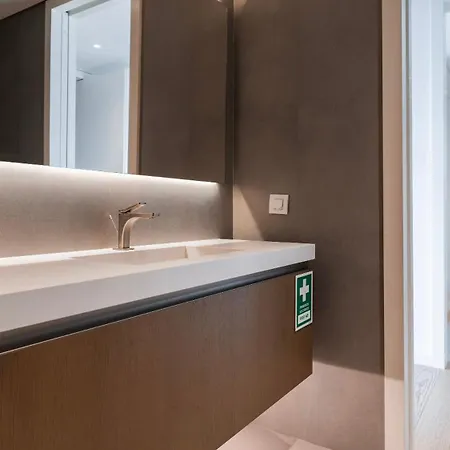 דירה Modern 2bdr With Garage By Lovelystay *