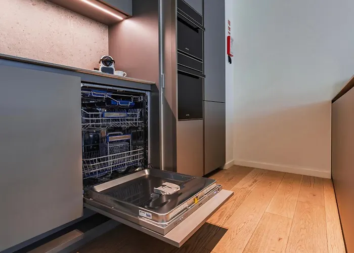 Modern 2bdr With Garage By Lovelystay