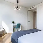 Modern 2bdr With Garage By Lovelystay *