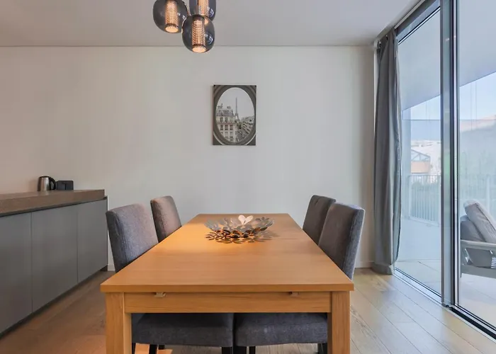 Modern 2bdr With Garage By Lovelystay *