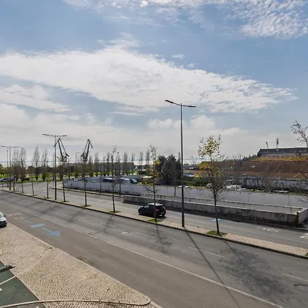 Modern 2bdr With Garage By Lovelystay شقة Lisboa